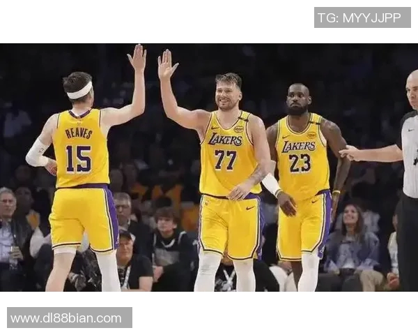 湖人主帅正式宣布休赛季结束，球员备战季后赛